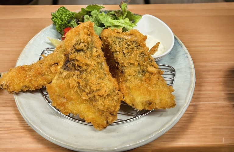 地元の味覚を楽しむ、新鮮海鮮の風味を存分に堪能